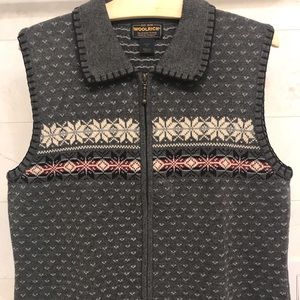 Amazing vintage Woolrich women's vest, size medium.